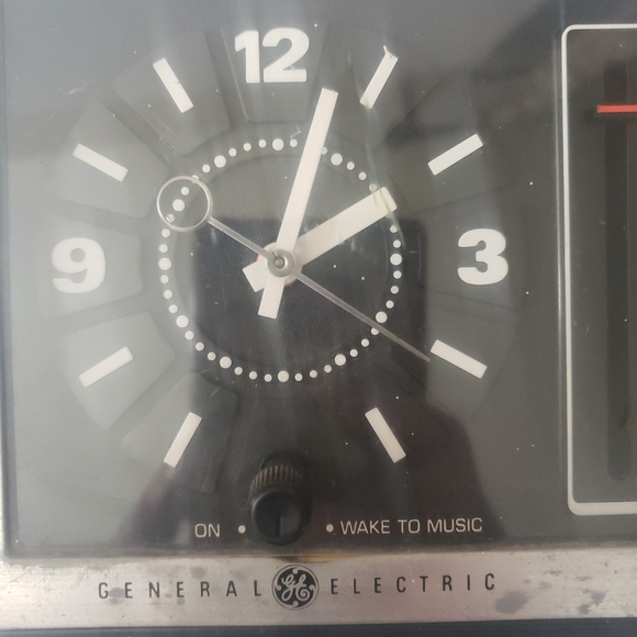 Vintage GE Alarm Clock Radio Model 7-4725 Tested Working Condition - Picture 6 of 8